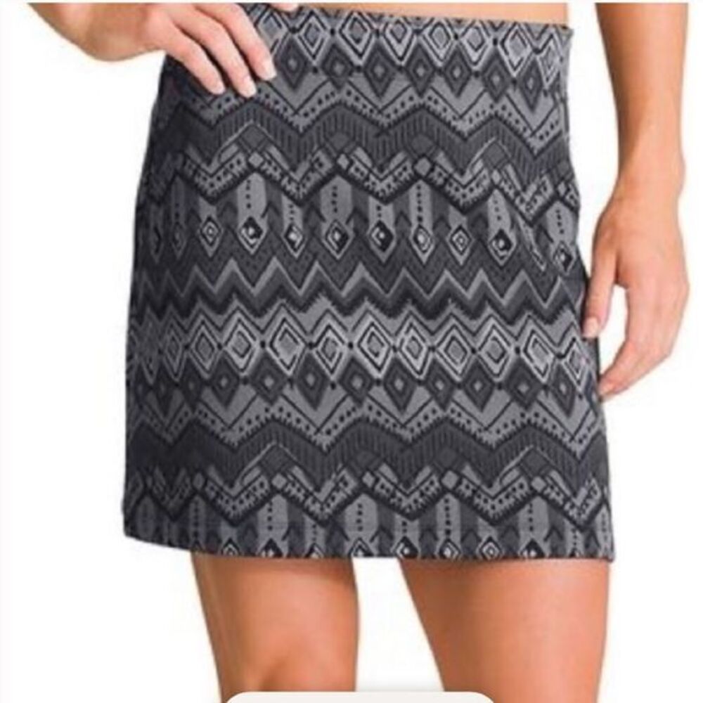 ATHLETA Stretch Tech Fleece Mini Skirt Black and Gray Aztec Print Size XS